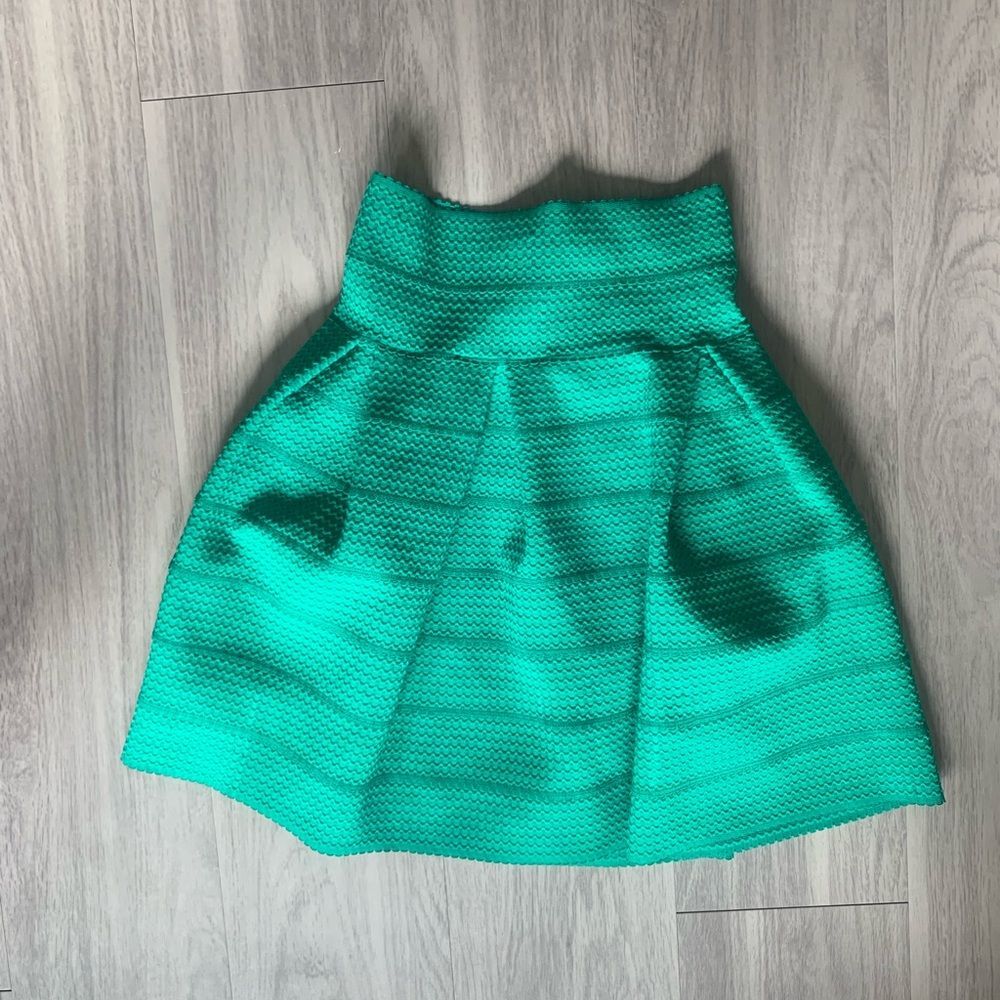 H&M Green Textured Skirt fabric Green Size XS